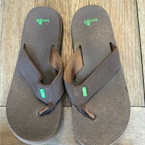 Men’s brown sanuk flip flops
